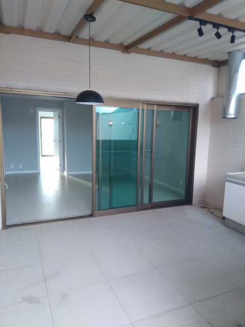 Cobertura à venda com 3 quartos, 250m² - Foto 2