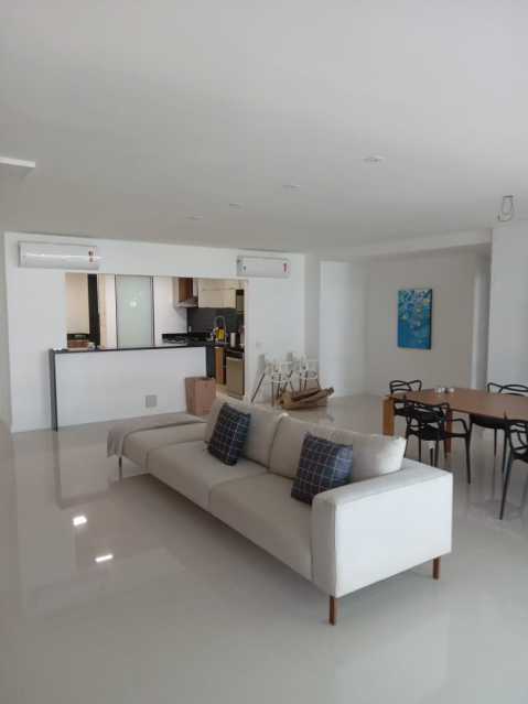 Apartamento à venda com 4 quartos, 220m² - Foto 3