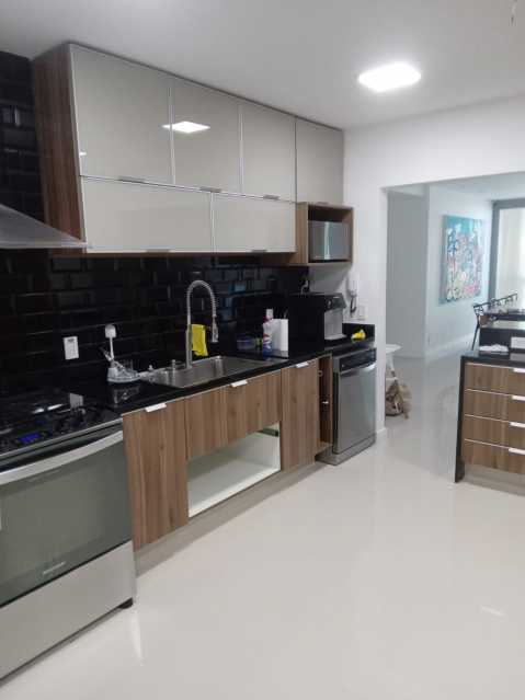 Apartamento à venda com 4 quartos, 220m² - Foto 11