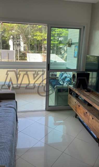 Apartamento à venda com 2 quartos, 75m² - Foto 2