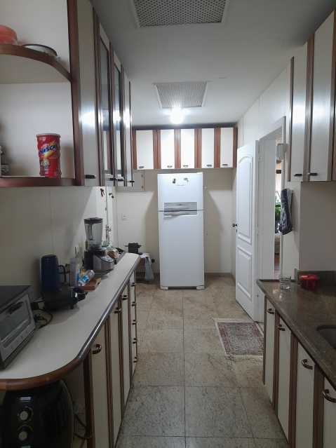 Apartamento à venda com 3 quartos, 159m² - Foto 9