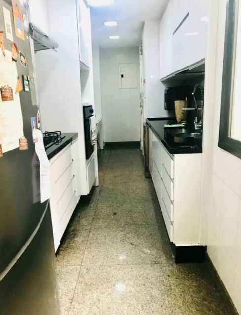 Apartamento à venda com 3 quartos, 168m² - Foto 17