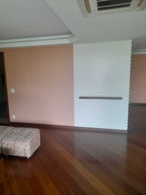 Apartamento à venda com 3 quartos, 160m² - Foto 4