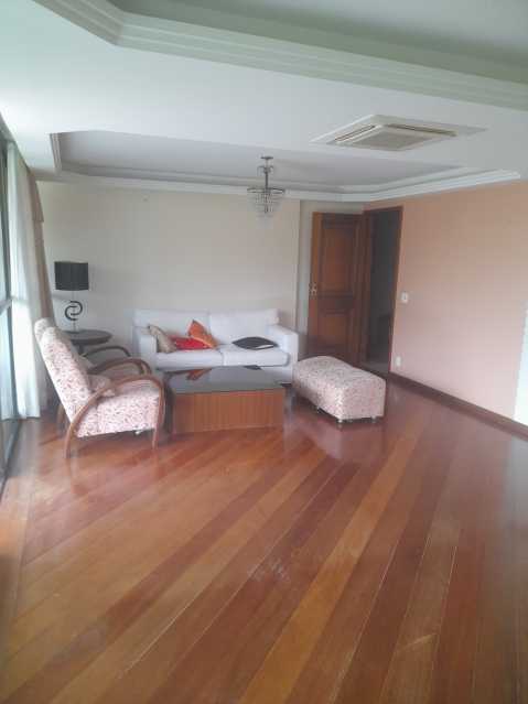 Apartamento à venda com 3 quartos, 160m² - Foto 2