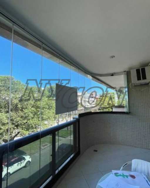 Apartamento à venda com 3 quartos, 120m² - Foto 2