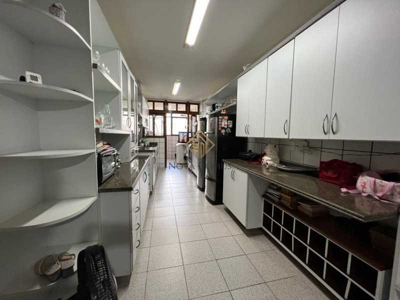 Apartamento à venda com 4 quartos, 248m² - Foto 18