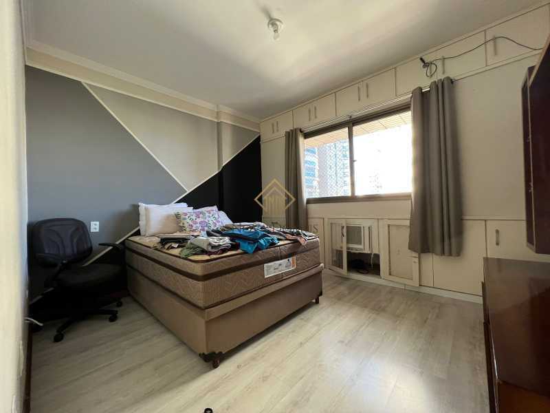 Apartamento à venda com 4 quartos, 190m² - Foto 17