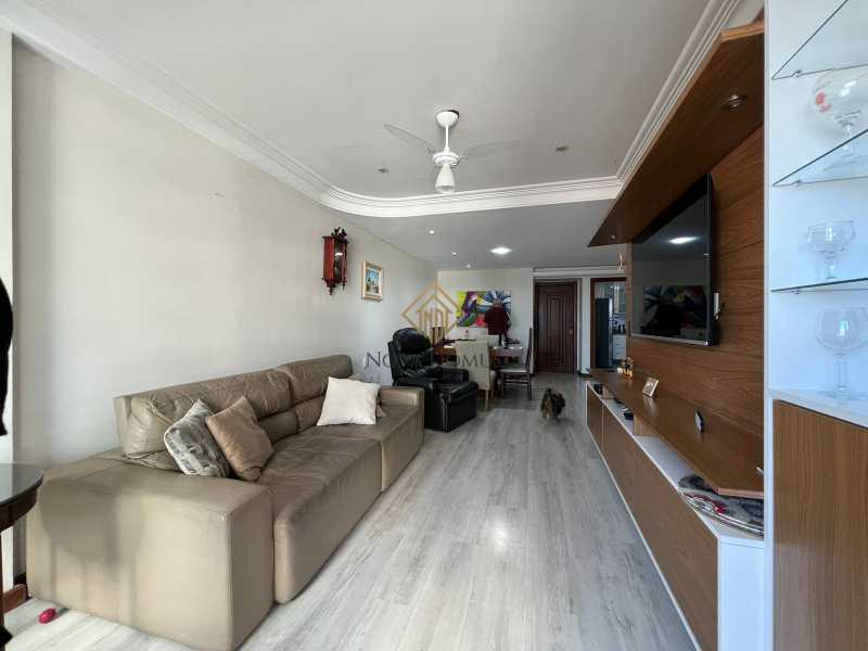 Apartamento à venda com 4 quartos, 190m² - Foto 2