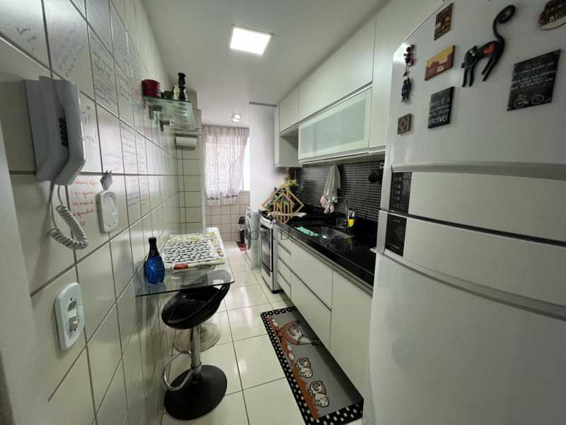 Apartamento à venda com 2 quartos, 64m² - Foto 1