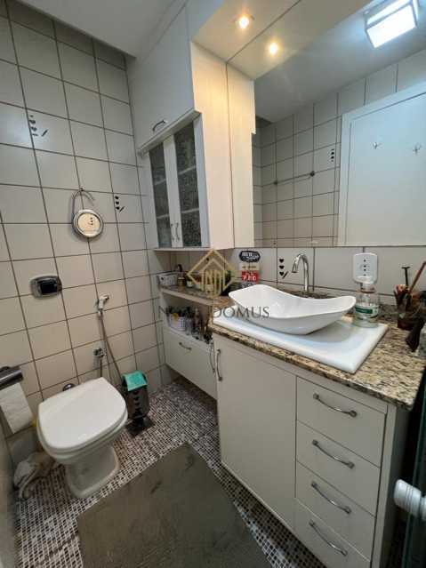 Apartamento à venda com 2 quartos, 64m² - Foto 11