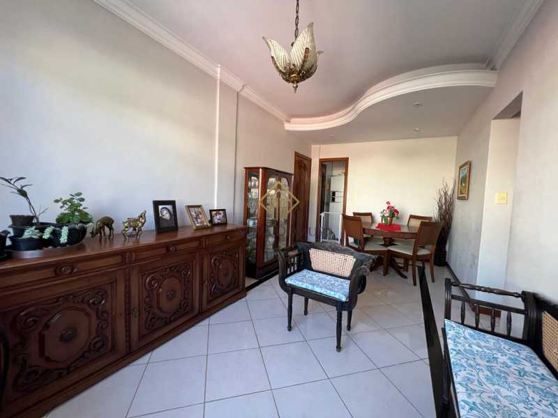 Apartamento à venda com 3 quartos, 85m² - Foto 2