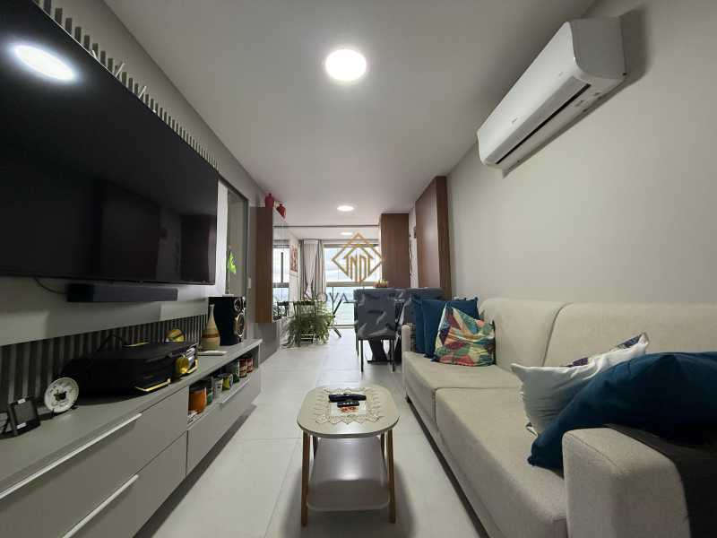 Apartamento à venda com 3 quartos, 73m² - Foto 2