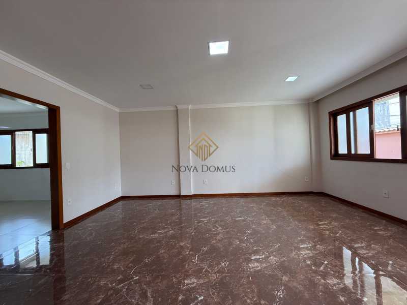 Casa à venda com 2 quartos, 260m² - Foto 7