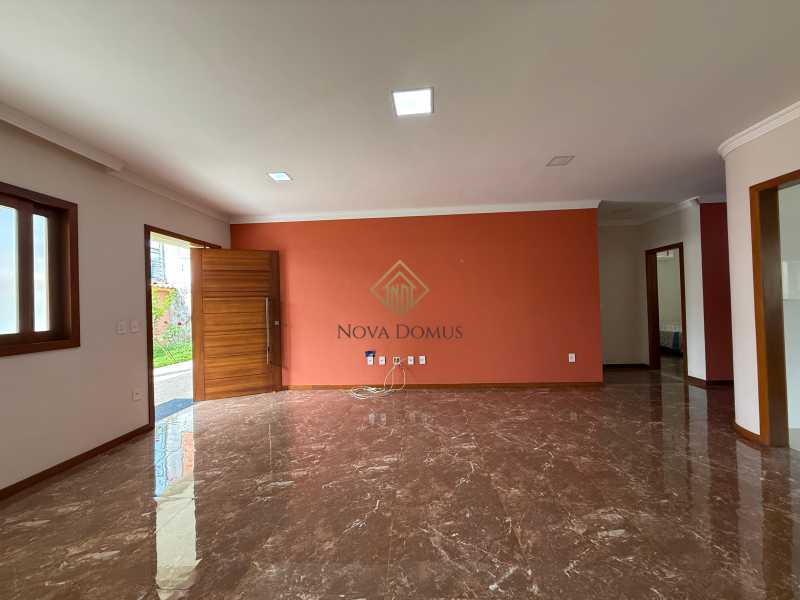Casa à venda com 2 quartos, 260m² - Foto 4