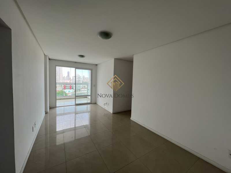 Apartamento à venda com 3 quartos, 76m² - Foto 1