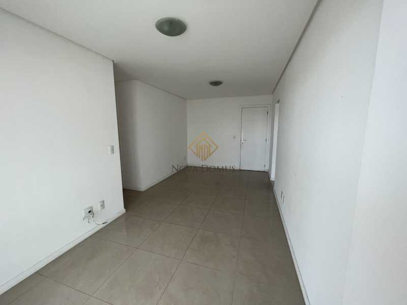 Apartamento à venda com 3 quartos, 76m² - Foto 2