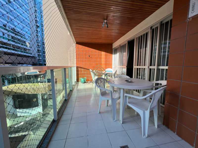 Apartamento à venda com 4 quartos, 180m² - Foto 2