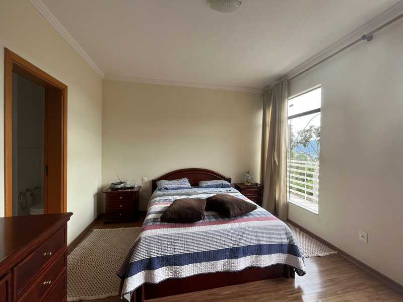 Casa à venda com 3 quartos, 220m² - Foto 2