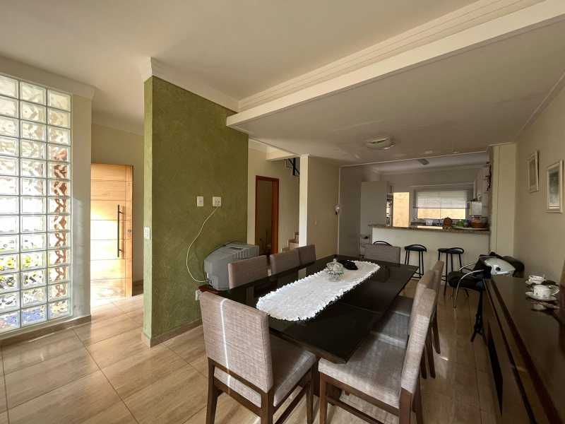 Casa à venda com 3 quartos, 220m² - Foto 9