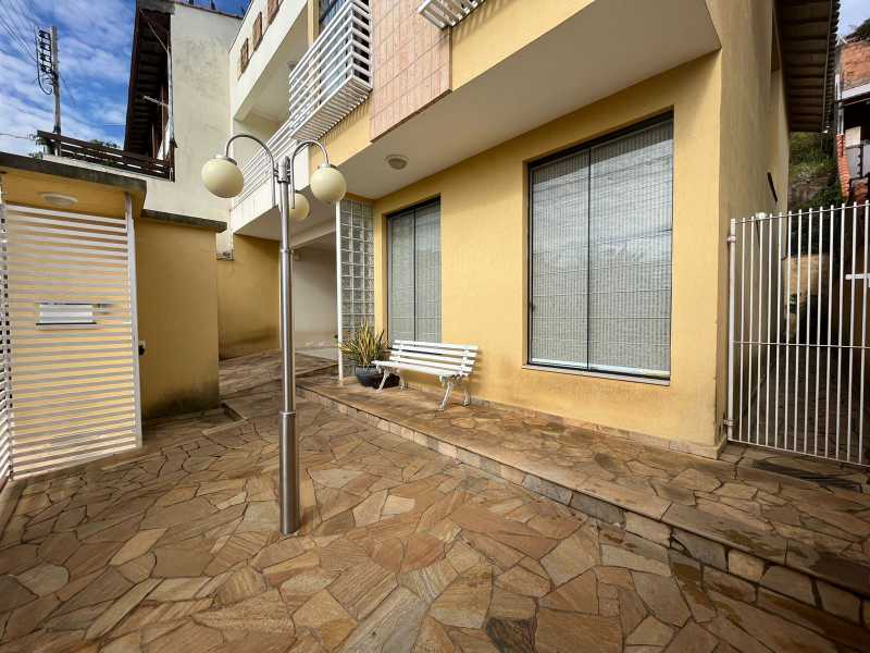 Casa à venda com 3 quartos, 220m² - Foto 12