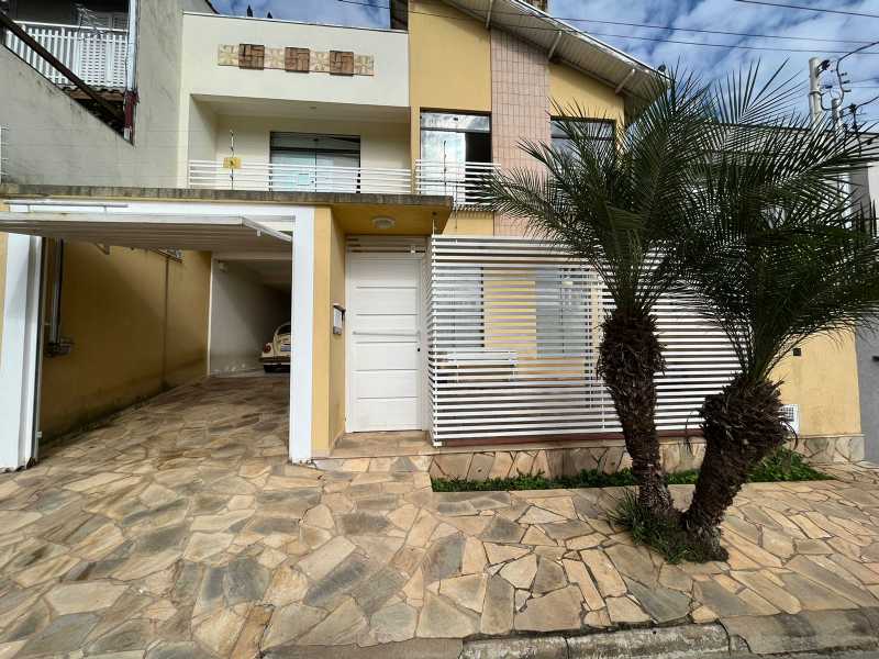 Casa à venda com 3 quartos, 220m² - Foto 1