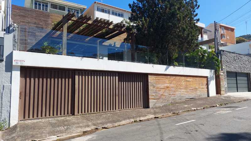 Casa Comercial à venda e aluguel com 5 quartos, 240m² - Foto 1