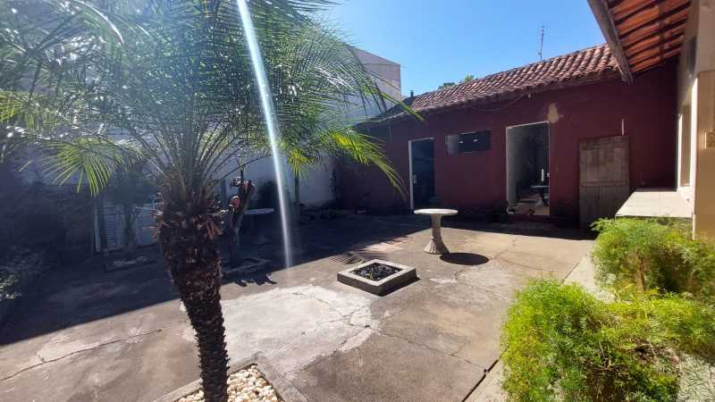 Casa Comercial à venda e aluguel com 5 quartos, 240m² - Foto 16