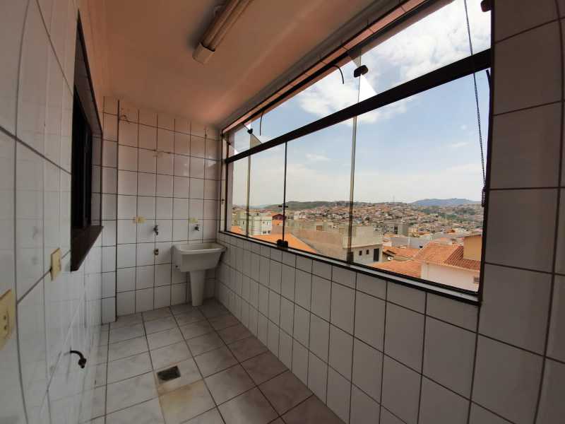 Apartamento à venda com 3 quartos, 181m² - Foto 2