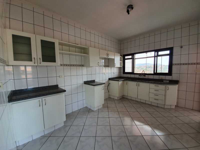 Apartamento à venda com 3 quartos, 181m² - Foto 3