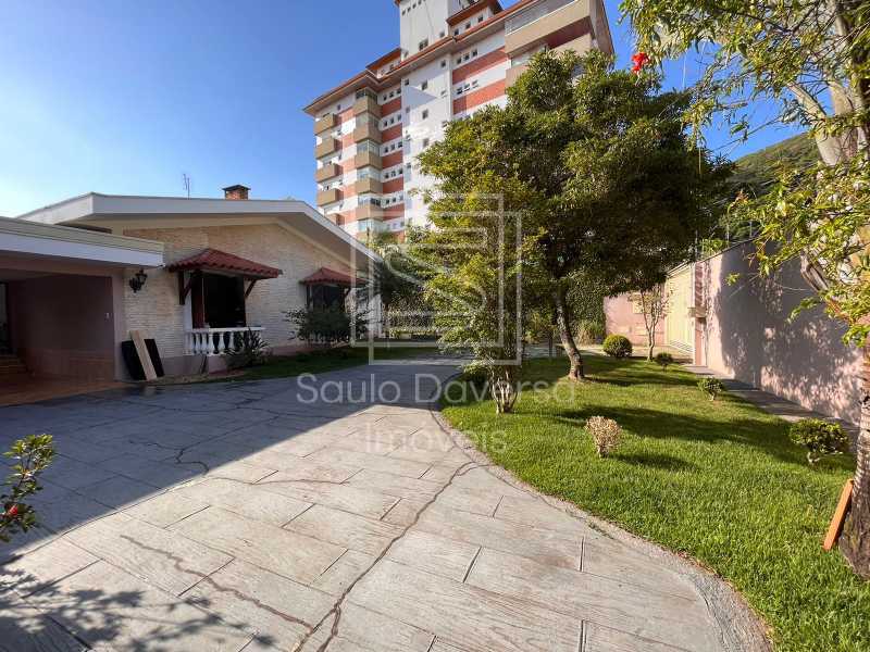 Casa à venda com 7 quartos, 397m² - Foto 1