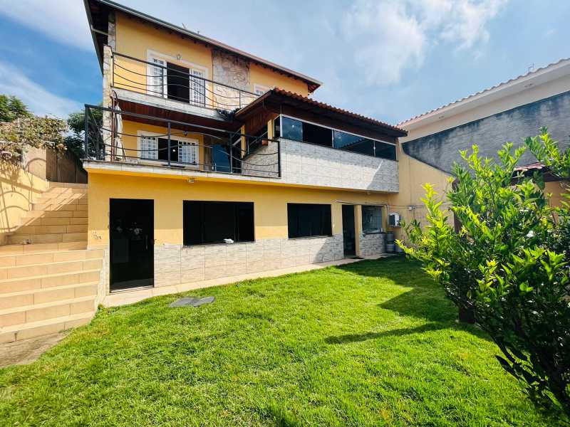 Casa de Condomínio à venda com 4 quartos, 292m² - Foto 1