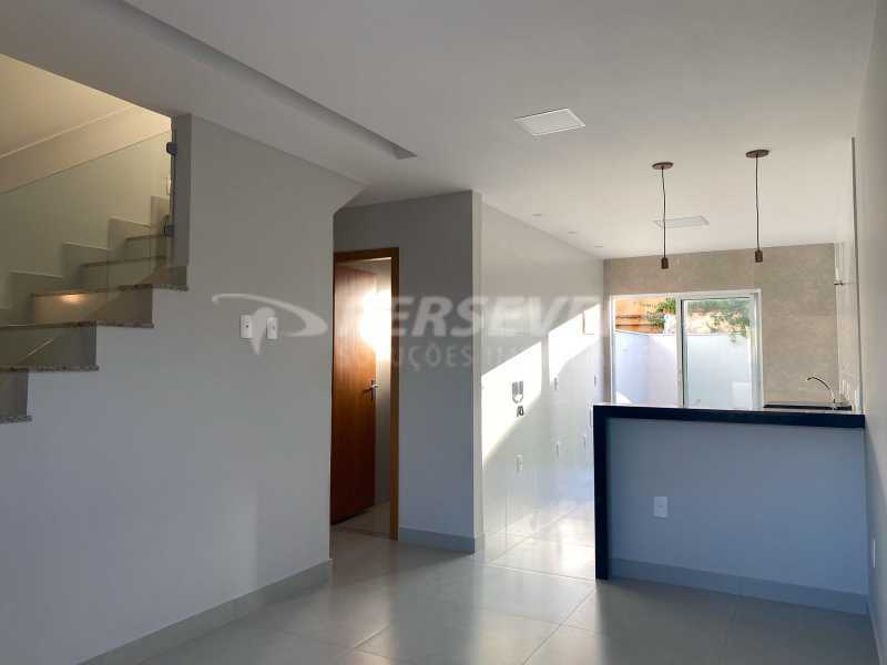 Casa à venda com 2 quartos, 60m² - Foto 5