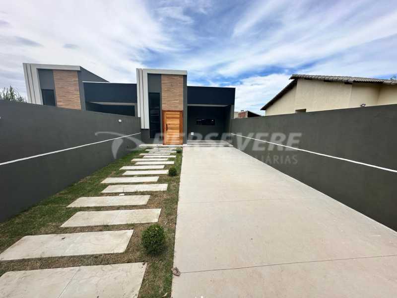 Casa à venda com 3 quartos, 94m² - Foto 1