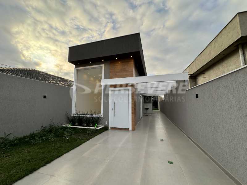 Casa à venda com 3 quartos, 195m² - Foto 1