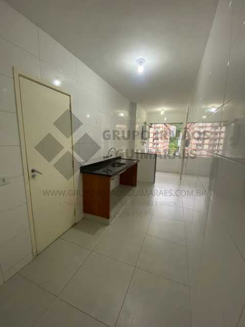 Apartamento para alugar com 2 quartos, 85m² - Foto 15