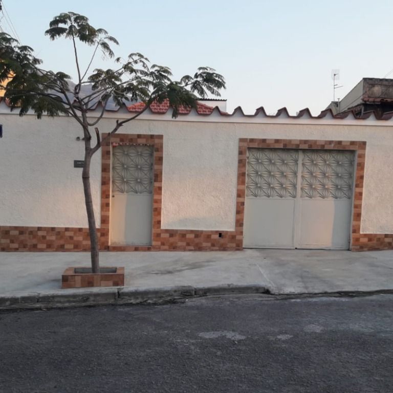 Casa à venda com 4 quartos, 85m² - Foto 1