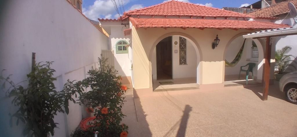 Casa à venda com 4 quartos, 85m² - Foto 2