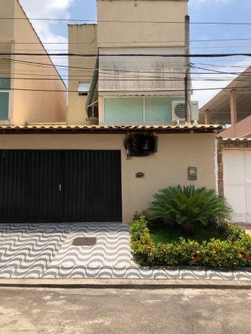 Casa à venda com 4 quartos, 90m² - Foto 1