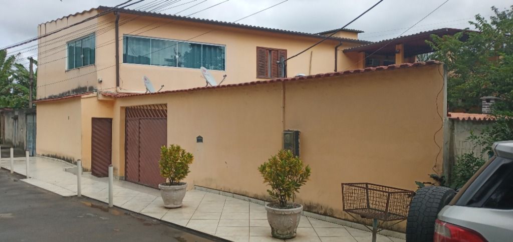 Casa à venda com 3 quartos, 225m² - Foto 1