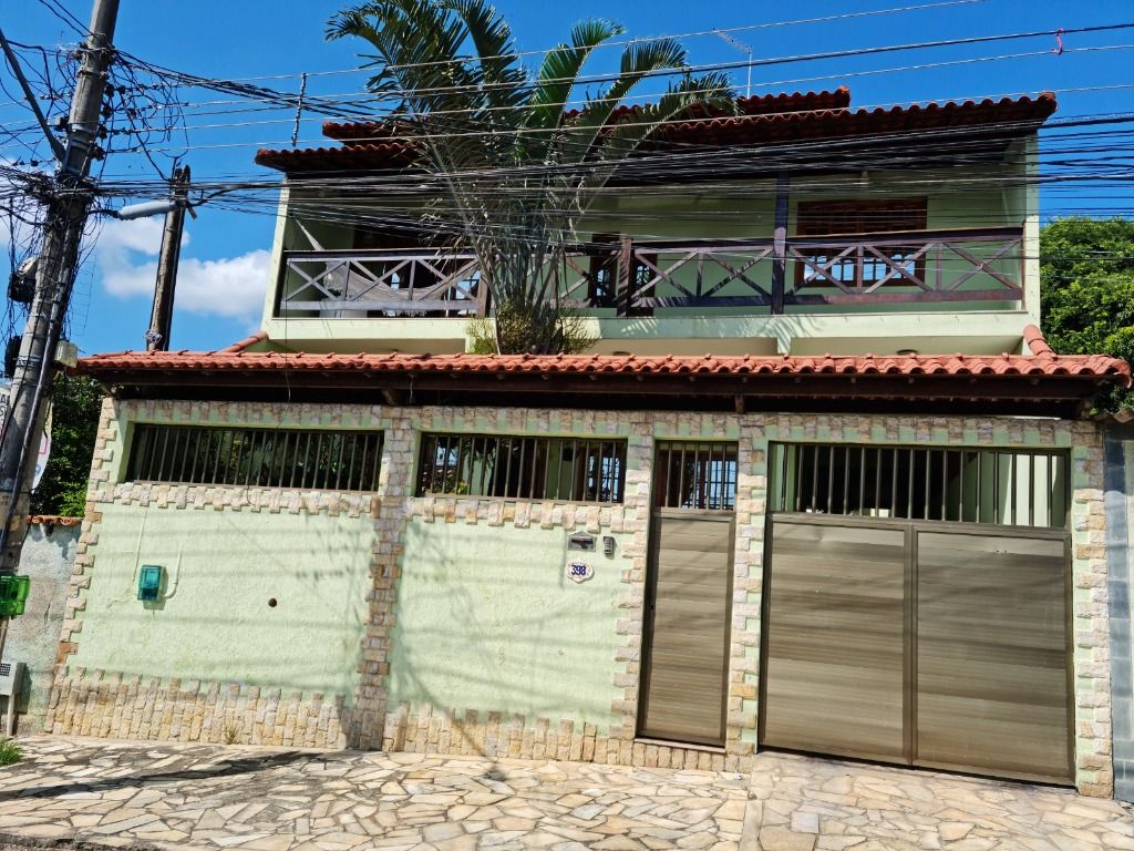 Casa à venda e aluguel com 3 quartos, 379m² - Foto 1