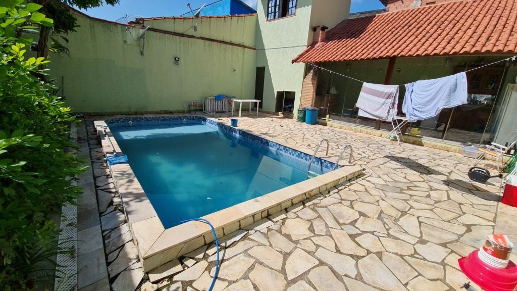 Casa à venda e aluguel com 3 quartos, 379m² - Foto 17