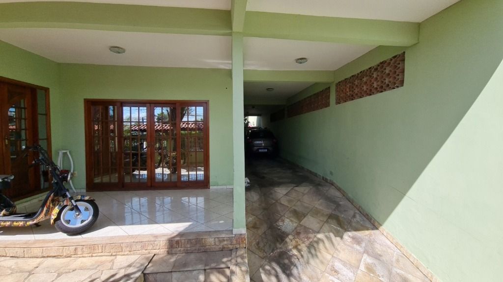 Casa à venda e aluguel com 3 quartos, 379m² - Foto 3