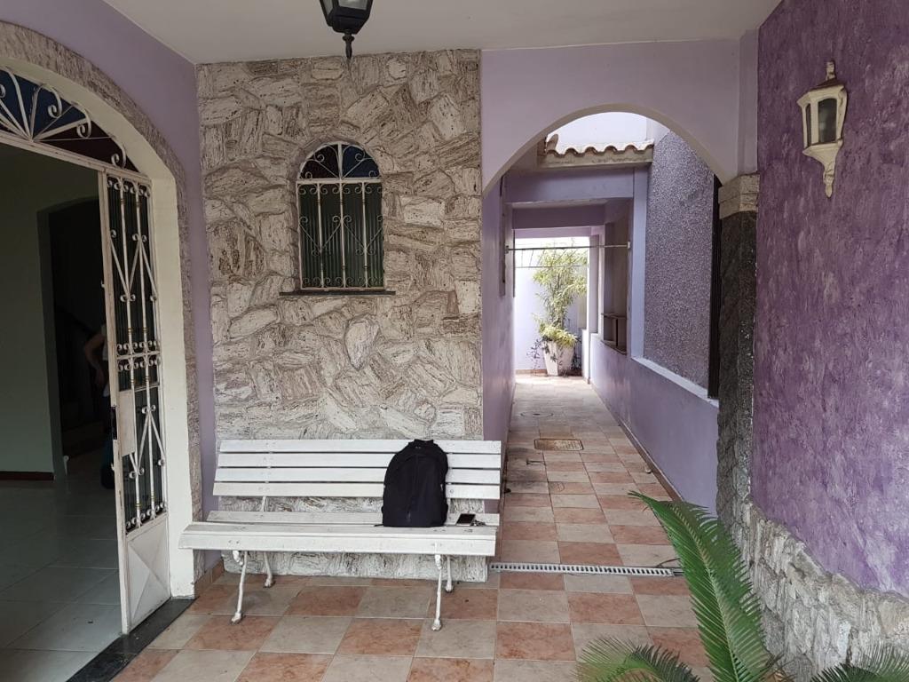 Casa à venda e aluguel com 4 quartos, 120m² - Foto 1