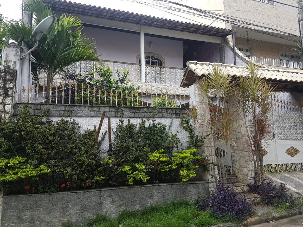 Casa à venda e aluguel com 4 quartos, 120m² - Foto 2