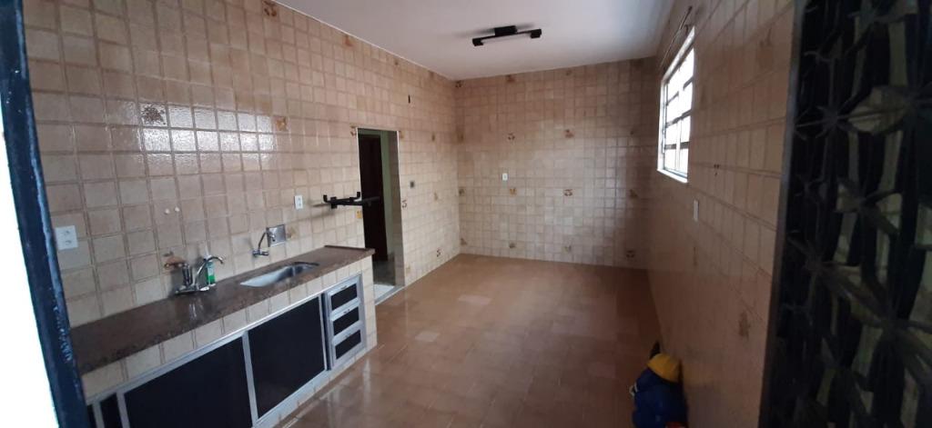 Casa para alugar com 2 quartos, 100m² - Foto 18