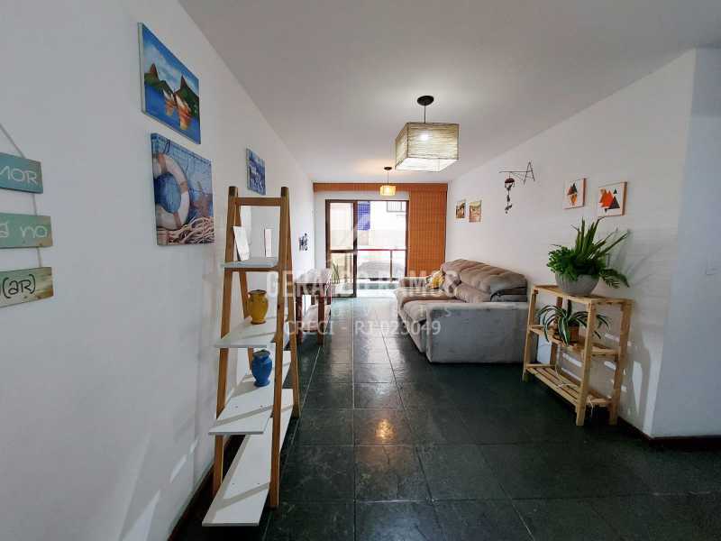 Apartamento para alugar com 3 quartos, 139m² - Foto 2