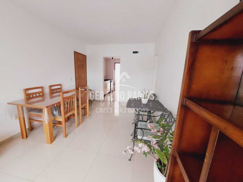 Apartamento à venda com 2 quartos, 70m² - Foto 1