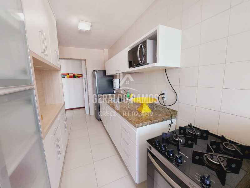 Apartamento à venda com 3 quartos, 227m² - Foto 17