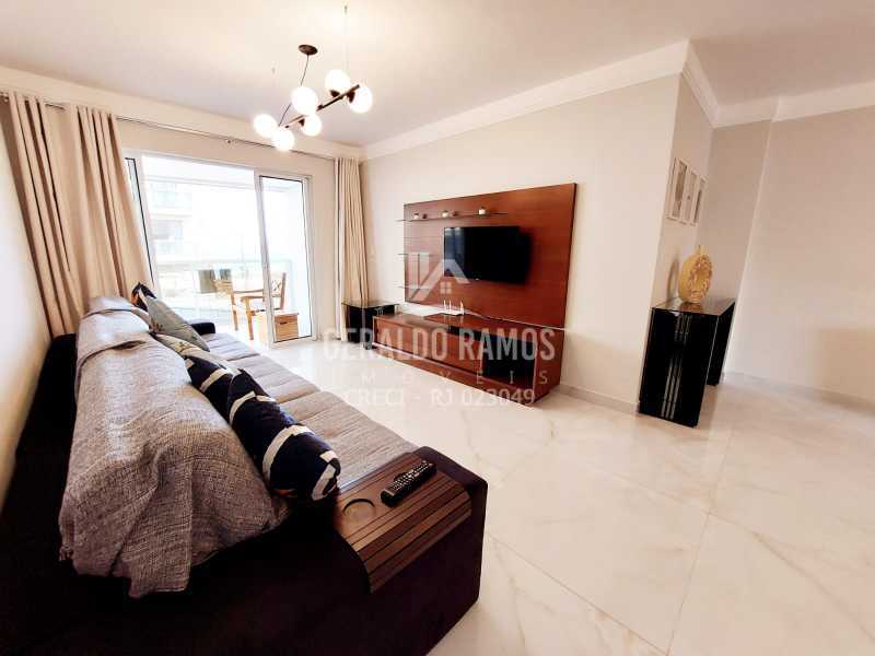 Apartamento à venda com 3 quartos, 130m² - Foto 2