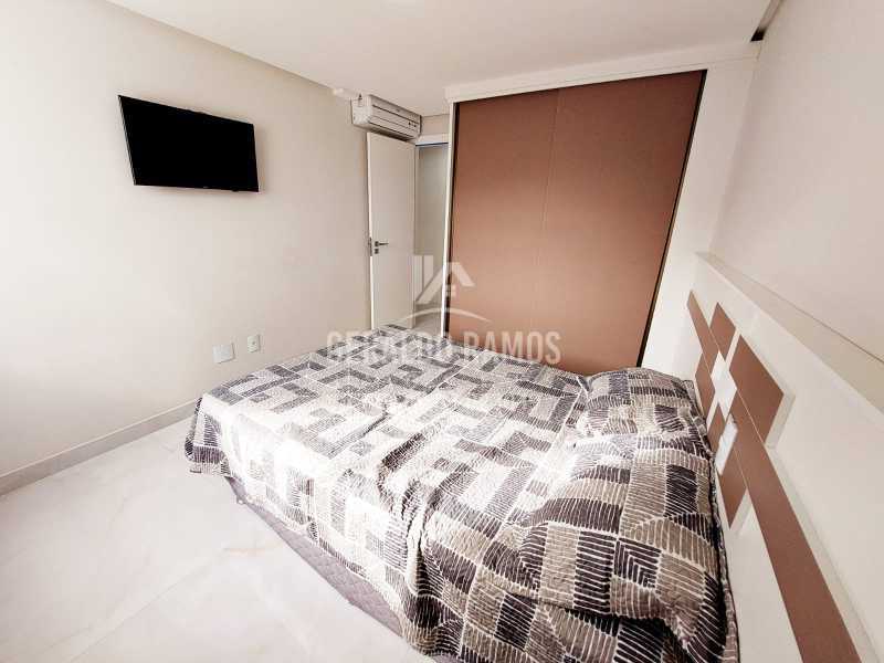 Apartamento à venda com 3 quartos, 130m² - Foto 15